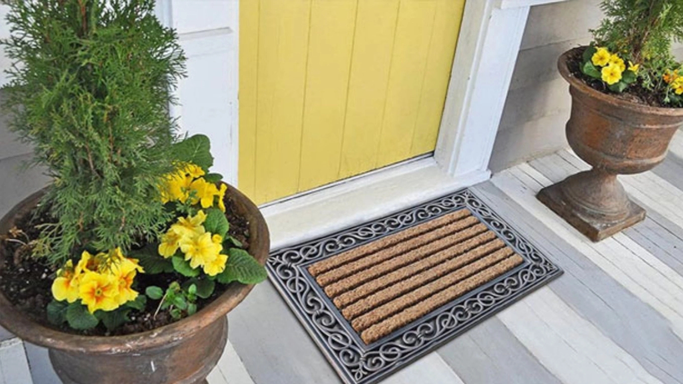 What is Padri and what effect does it have on the interior decoration of the house?